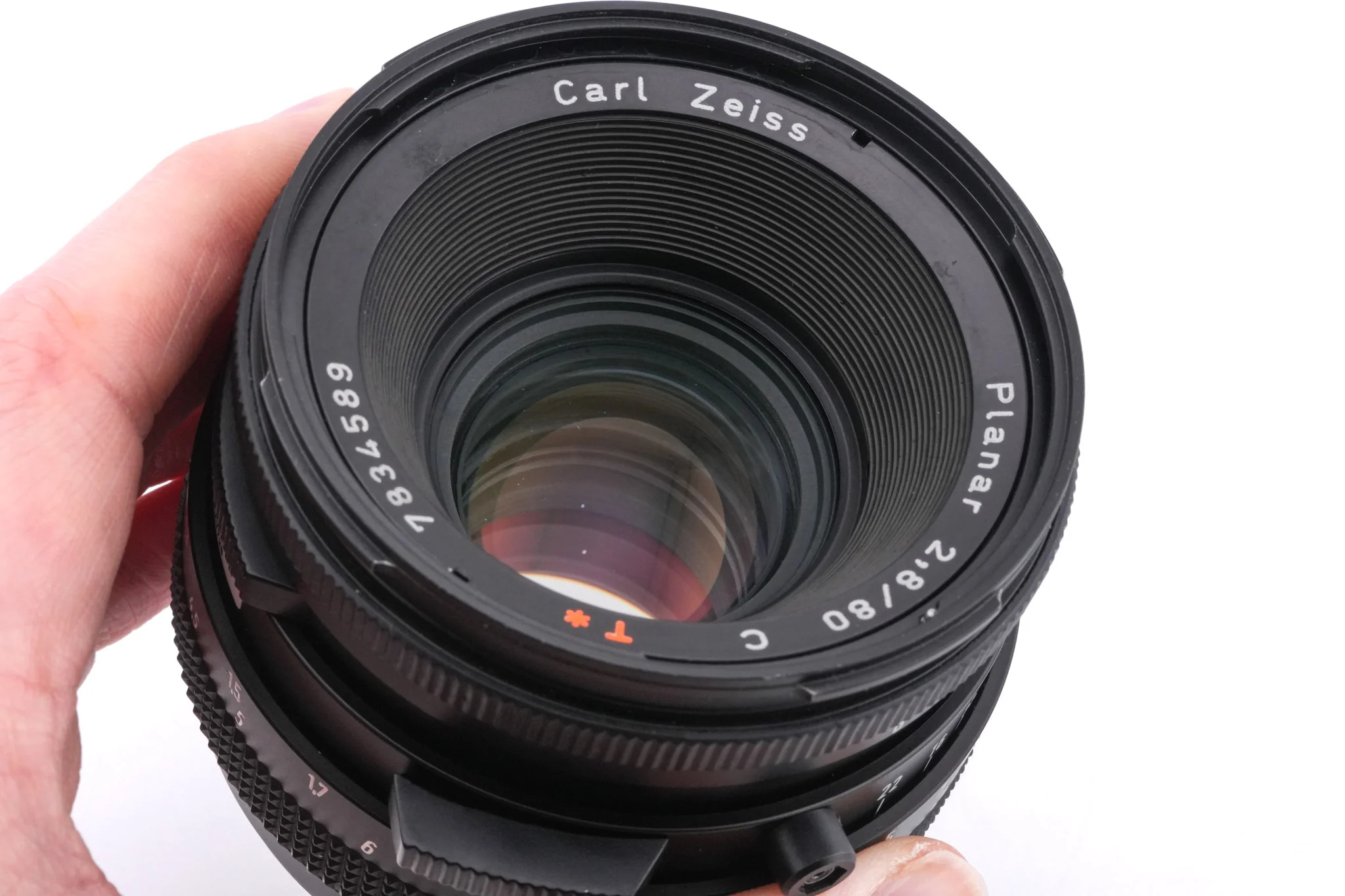 Hasselblad 501C (11045) + 80mm f2.8 Planar T* C (New) (20029) + A12N Film Magazine + Waist Level Finder (New / Black, 42323) + Acute Matte Focusing Screen (42165) - Image 15