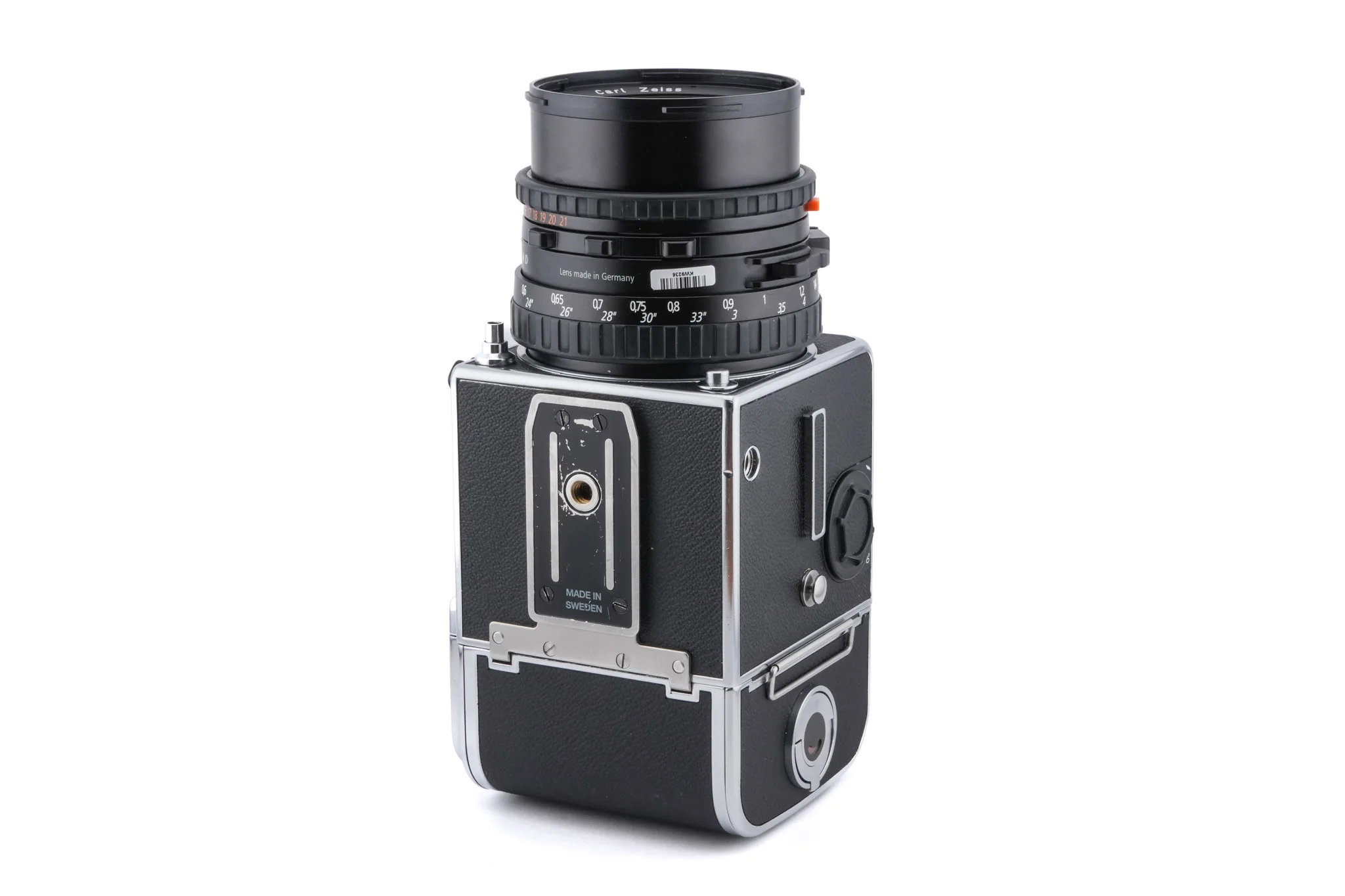 Hasselblad 503CX (Silver, 10026) + A12N Film Magazine + Waist Level Finder (New / Chrome, 42315) + Acute Matte D Standard Focusing Screen (42204) + 60mm f3.5 Distagon T* CFi - Image 6