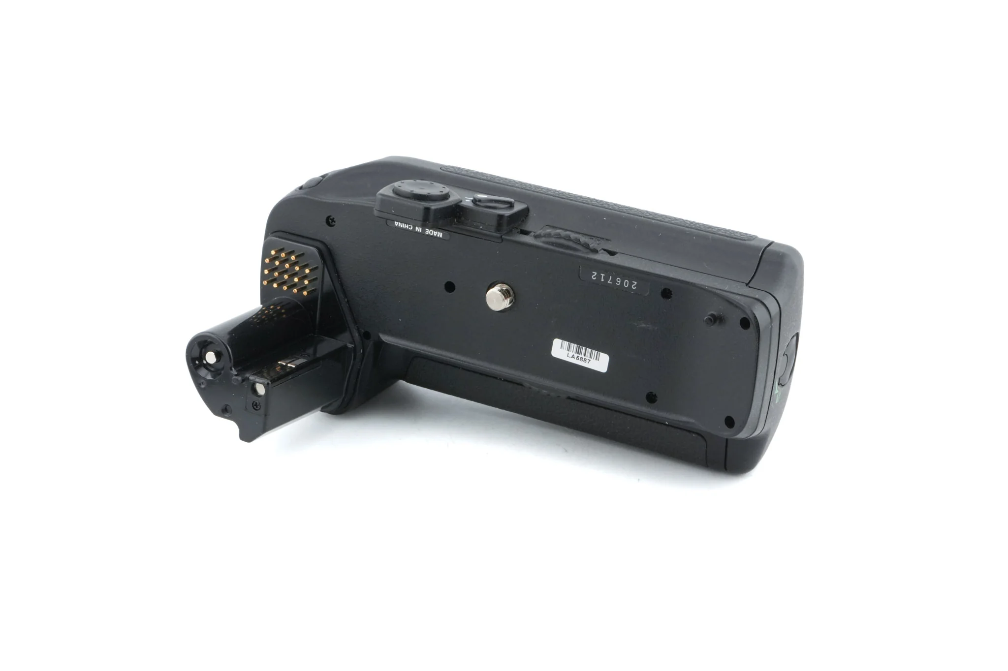 Nikon MB-40 Multi-Power Battery Pack - Image 3