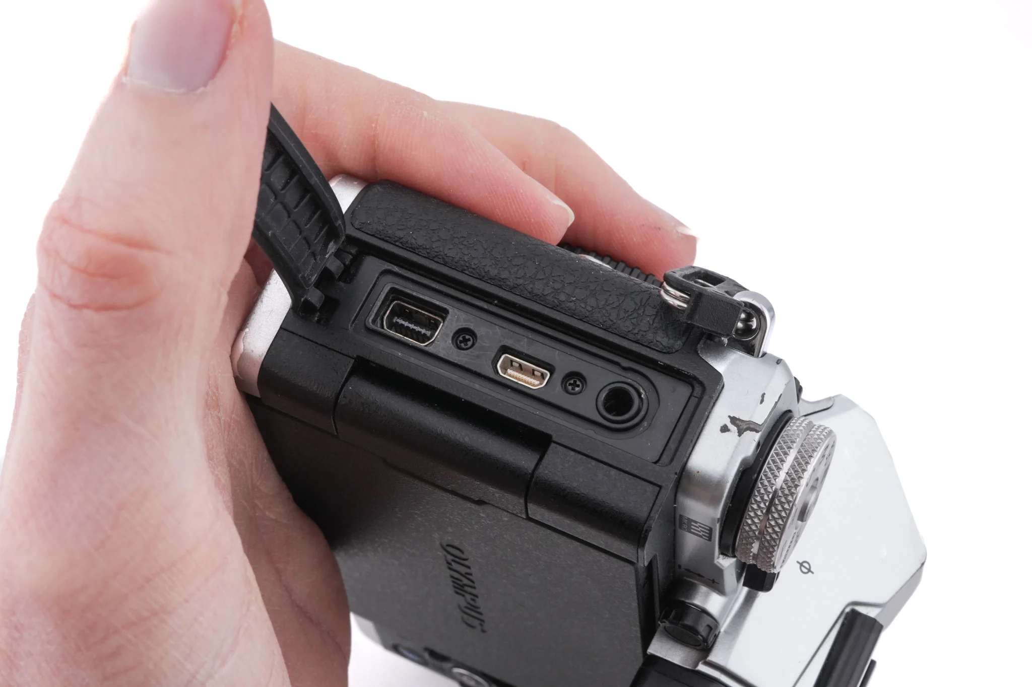 Olympus OM-D E-M5 Mark II + HLD-6P Power Battery Holder + HLD-8G Camera Grip - Image 9